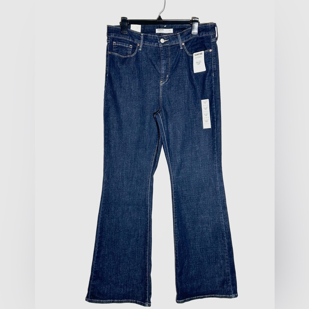 Levi’s Signature Gold High Rise Flare Jeans